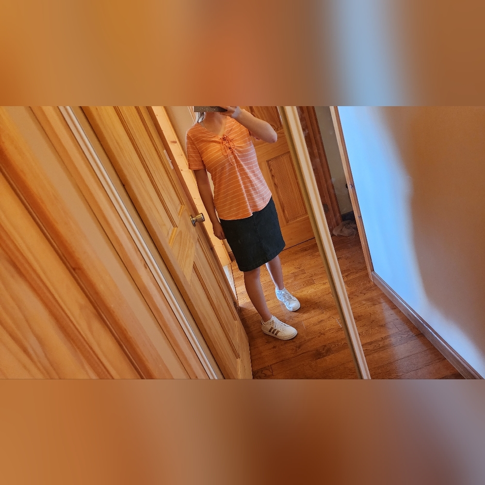 𝒪𝓇𝒶𝓃ℊℯ & 𝒫ℯ𝒶𝒸𝒽𝓎, 𝒲𝒽𝒾𝓉ℯ ℒ𝒾𝓃ℯ𝒹, 𝒯-𝒮𝒽𝒾𝓇𝓉